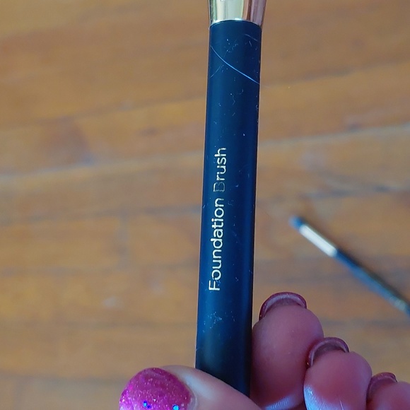 Yensa and billion dollar brush set - Picture 3 of 4